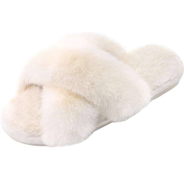 amazon-last-minute-gifts-fuzzy-slipper