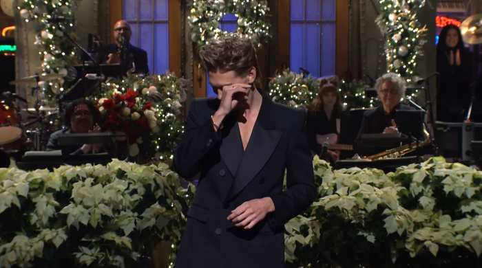 Austin Butler Dedicates ‘Saturday Night Live’ Debut to Late Mother in Emotional Monologue Tribute