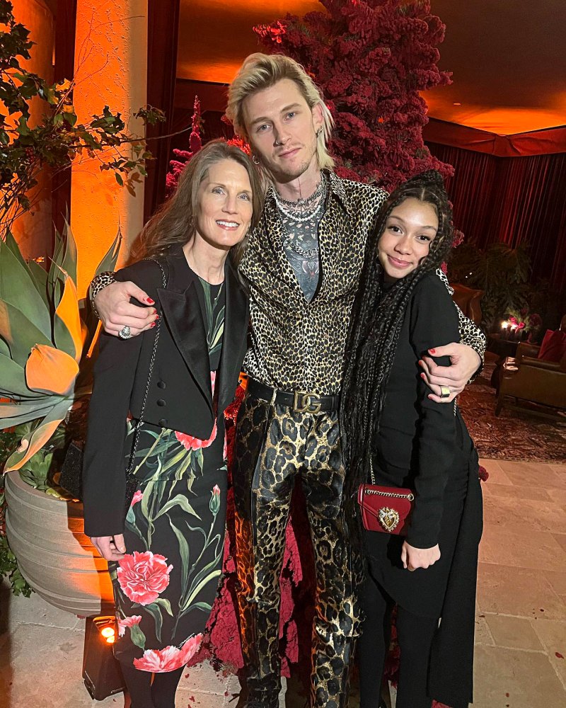 Machine Gun Kelly Poses With Mom, Daughter Casie, 13, in Sweet Holiday Pic
