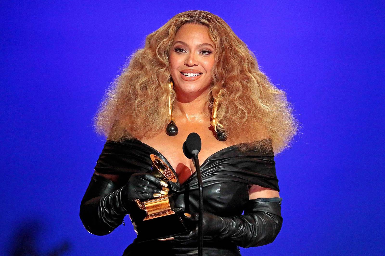 Beyonce Dubai Concert: Everything to Know about Her Outfit | Us Weekly