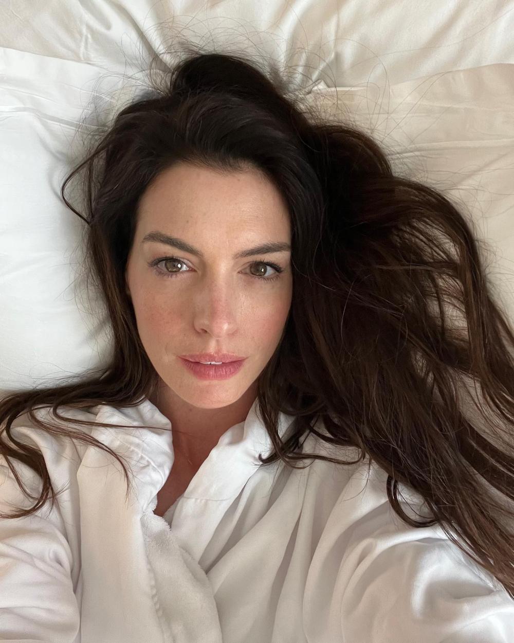 Anne Hathaway&rsquo;s makeup free selfie