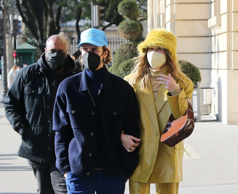 Celebs in Bucket Hats - 715 Justin Bieber and Hailey Baldwin walking in the streets of Paris