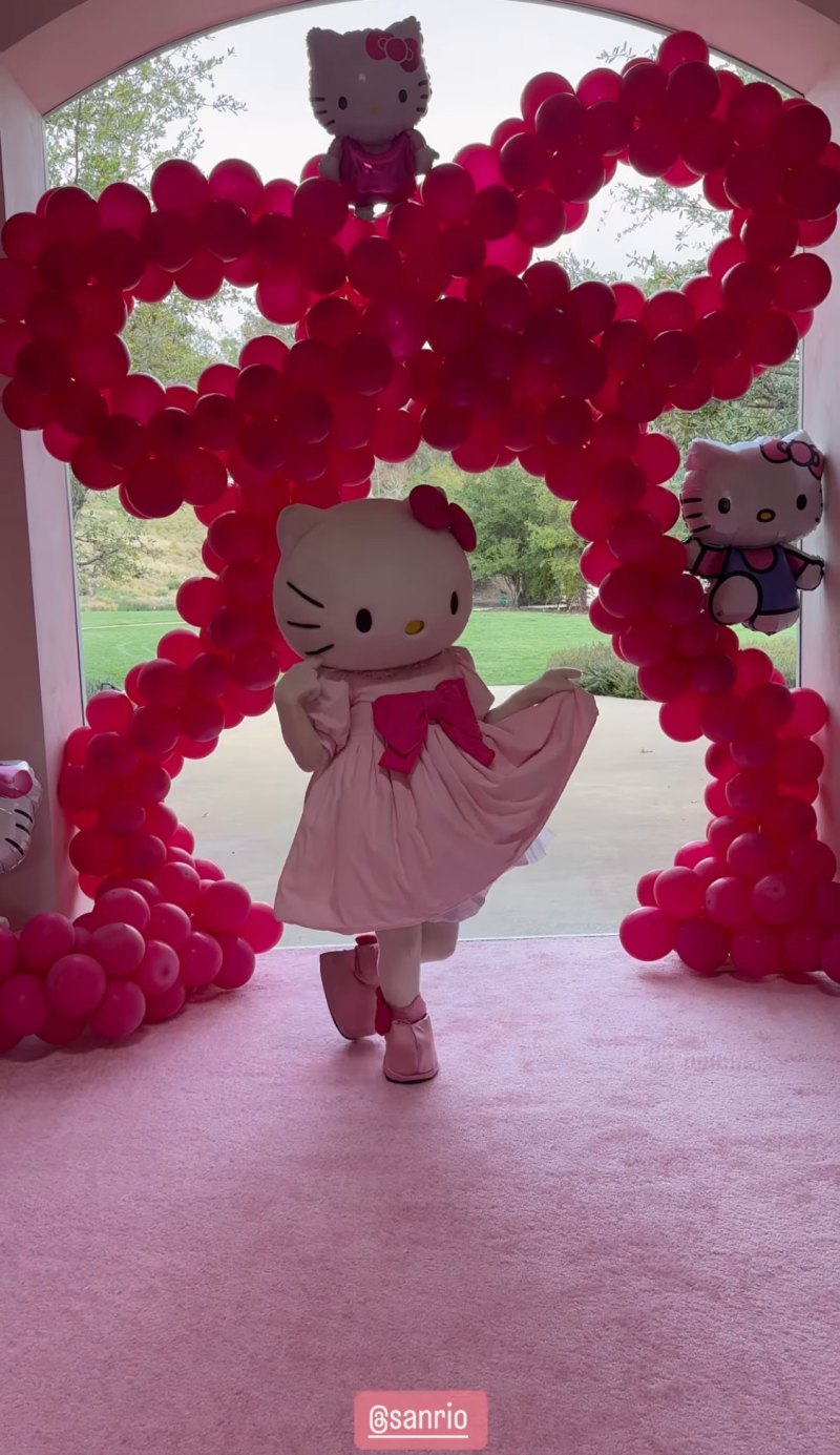 Kim Kardashian throws Hello Kitty party for daughter Chicago's 5th birthday