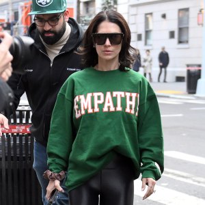Hilaria Baldwin Appears Grim in 1st Photos After Alec Baldwin Is Charged With Involuntary Manslaughter for 'Rust' Shooting