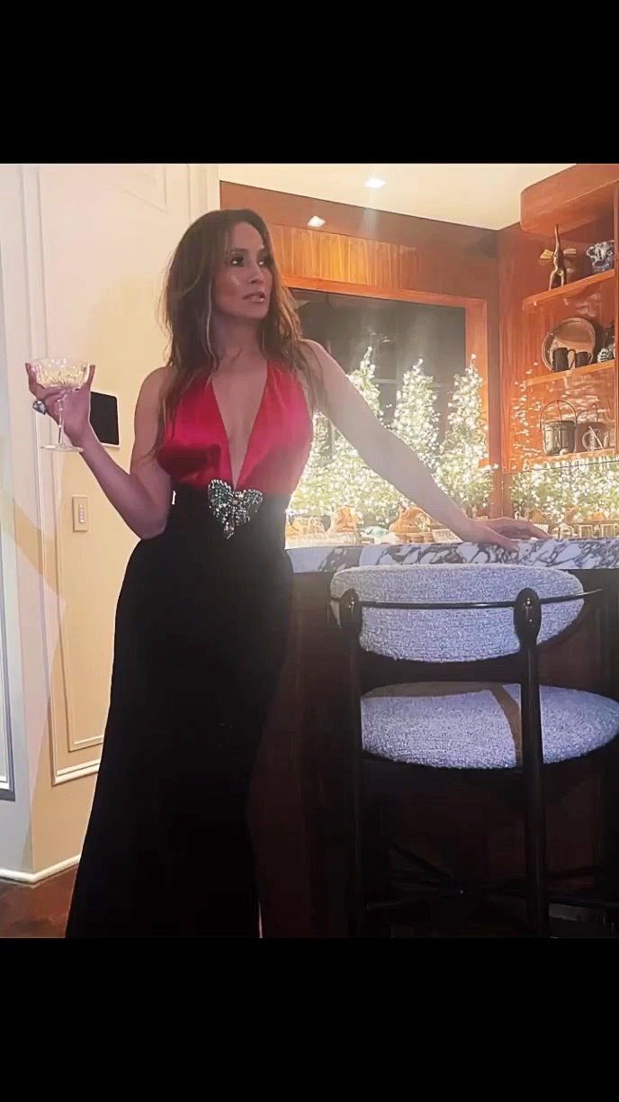 Jennifer Lopez Rings in the New Year in Sexy Halter Dress with Cupcake That Fans Think Says 2028 - 598