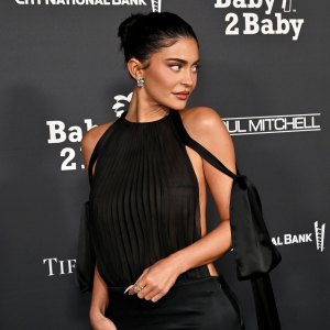 Kylie Jenner Reacts to TikTok Making Fun of Her Son Aire’s Name: Details black dress