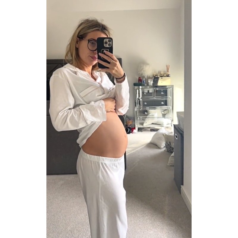 Love Island UK's Dani Dyer Is Pregnant, Expecting Twins With Boyfriend Jarrod Bowen: Baby Bump Photo