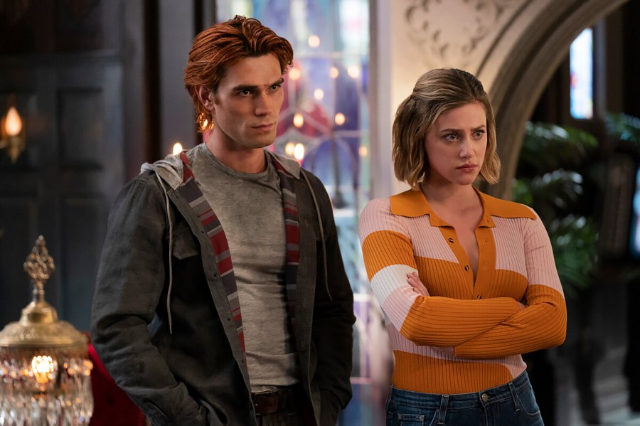 Most Memorable Cheating Story Lines on TV Through the Years- From 'Riverdale' to 'Euphoria' - 483 Chapter One Hundred and Seventeen: Night of the Comet