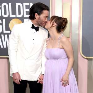Pregnant Kaley Cuoco and Tom Pelphrey Attend the 2023 Golden Globes 5