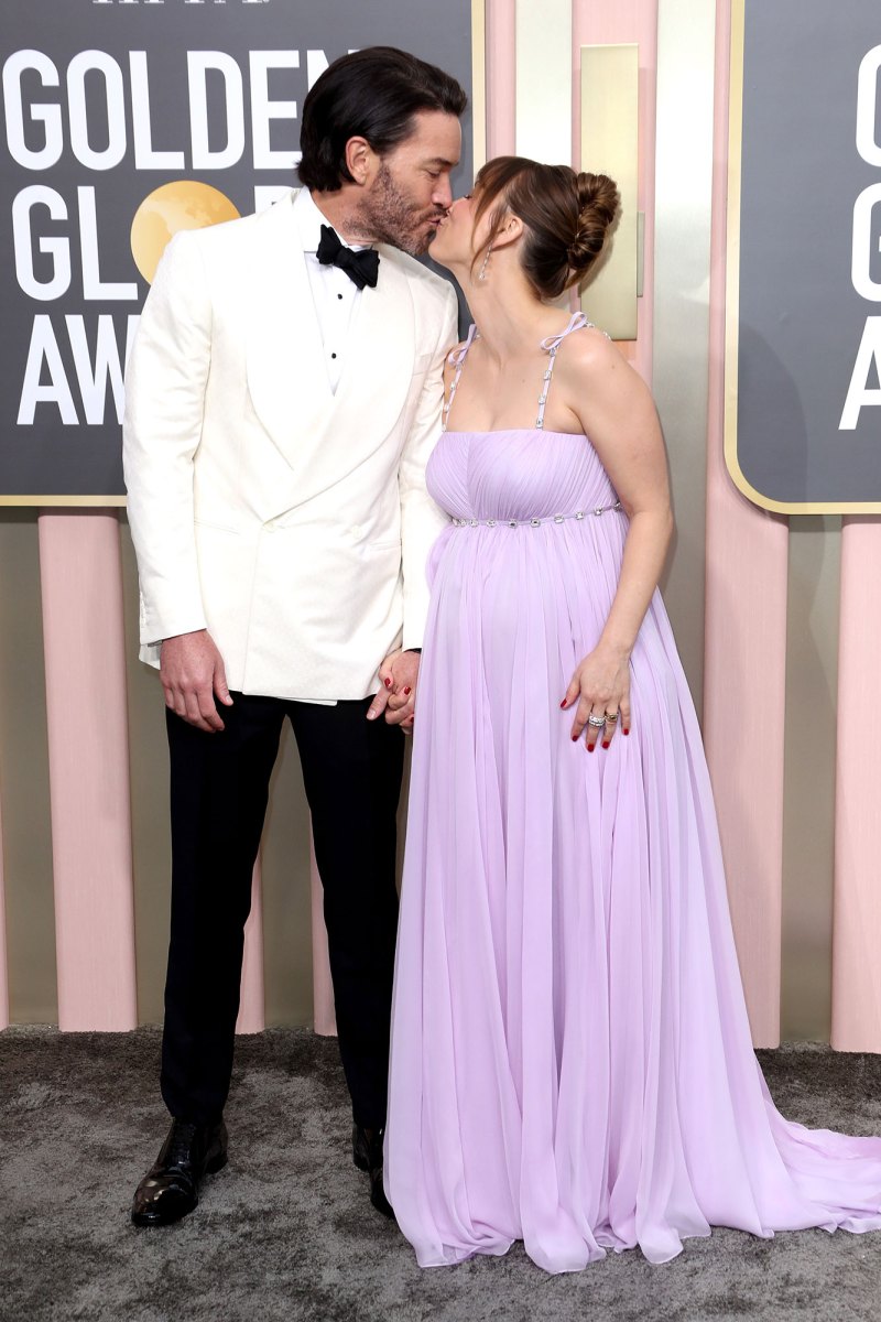 Pregnant Kaley Cuoco and Tom Pelphrey Attend the 2023 Golden Globes 5