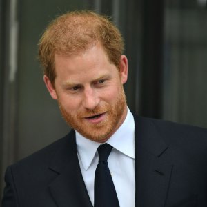 Prince Harry Doubted ‘Ginger Gene’ Would ‘Go the Distance’ When Having Kids With Wife Meghan Markle: 'I Was Wrong' black suit 2021
