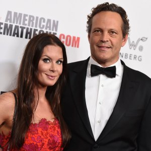 Vince Vaughn and Wife Kyla Weber Bring 2 Children to Los Angeles Lakers Game in Rare Outing red dress 2018