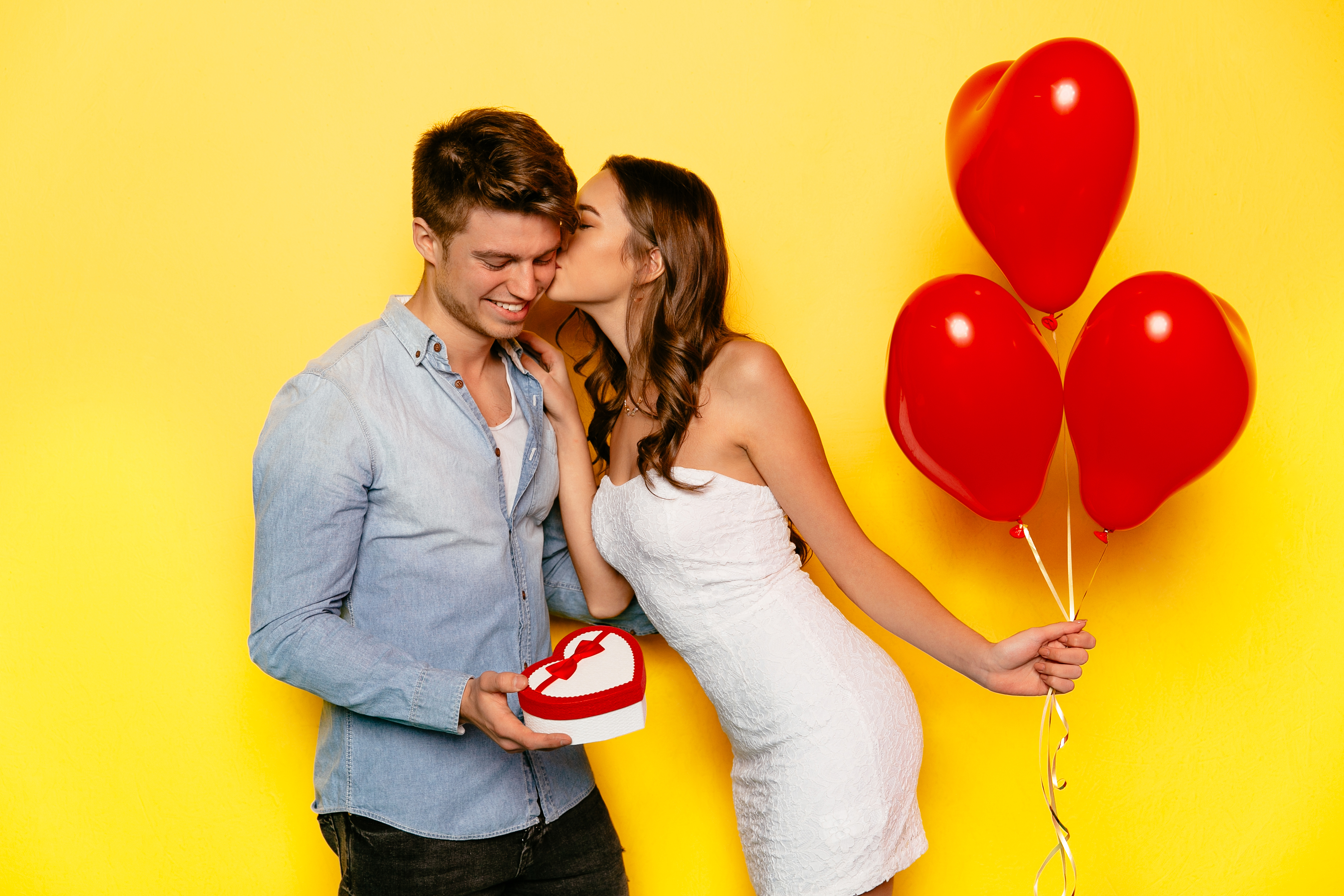 Valentines Day Gift Guide for Men & Women: Gifts they'll actually love