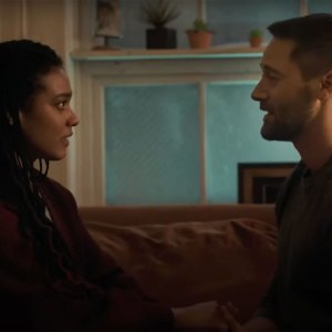 ‘New Amsterdam’ Creator David Schulner Answers Burning Questions After Series Finale: From Helen's Absence to Max and Wilder's Split brown couch