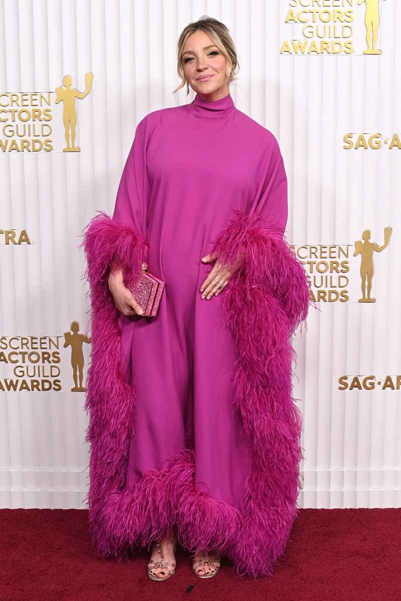 Abby Elliott Barbiecore Sag Awards 2023