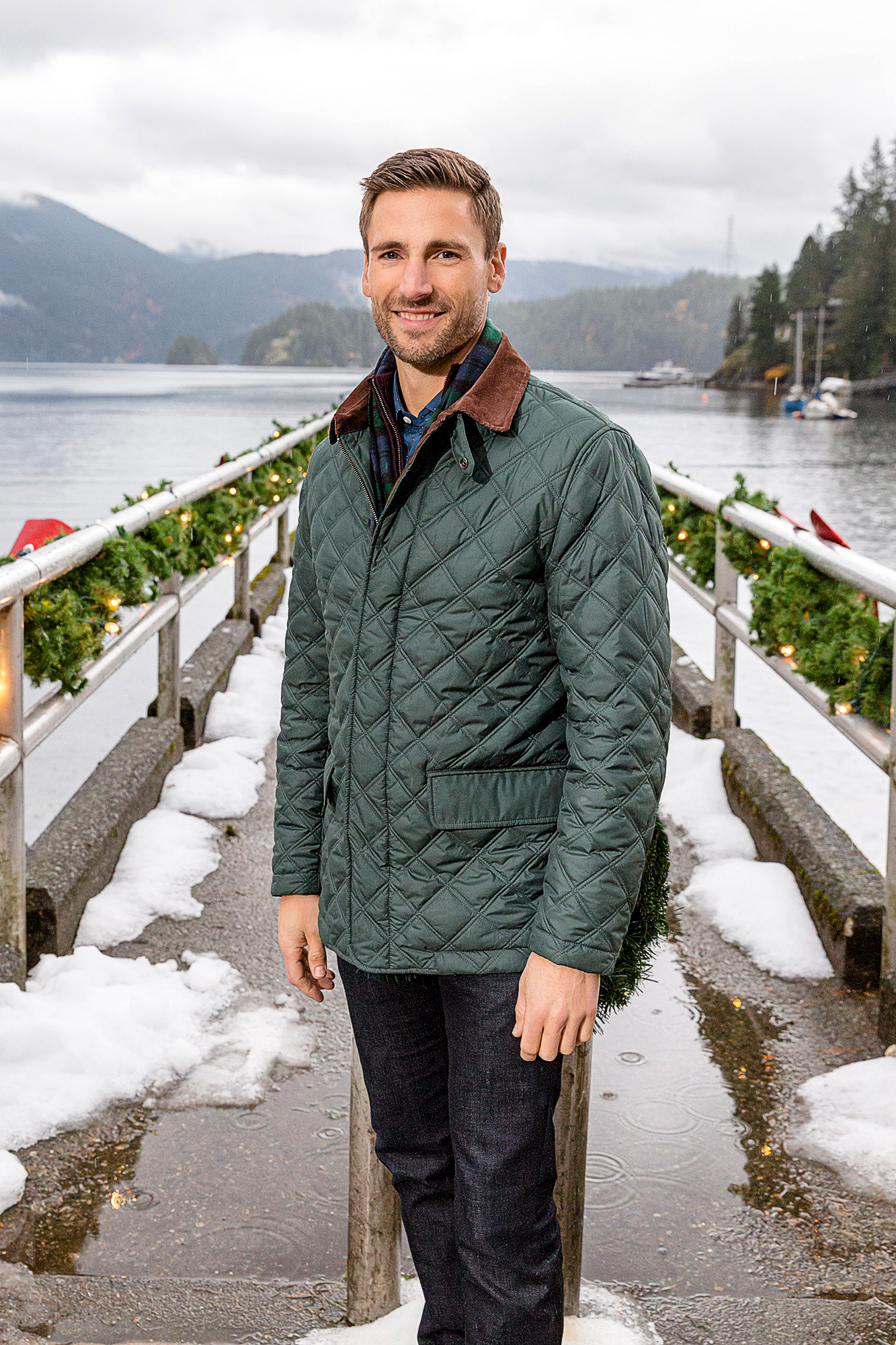 Andrew Walker on Hallmark Reunion With Tyler Hynes, Paul Campbell pic image