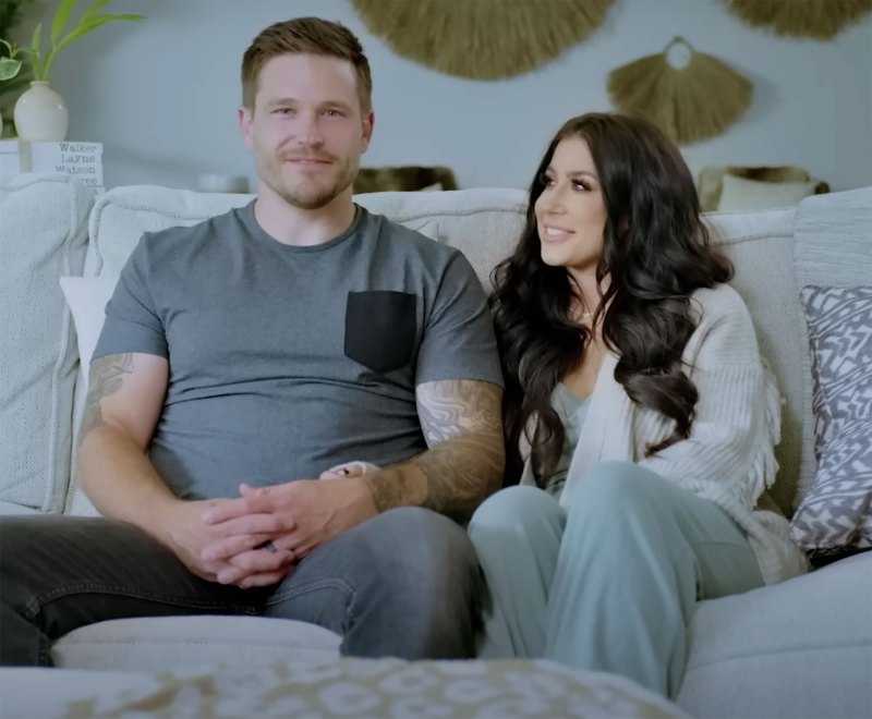 Chelsea Houska and Cole DeBoer's HGTV Show 'Down Home Fab': Premiere Date, Premise and More grey t shirt