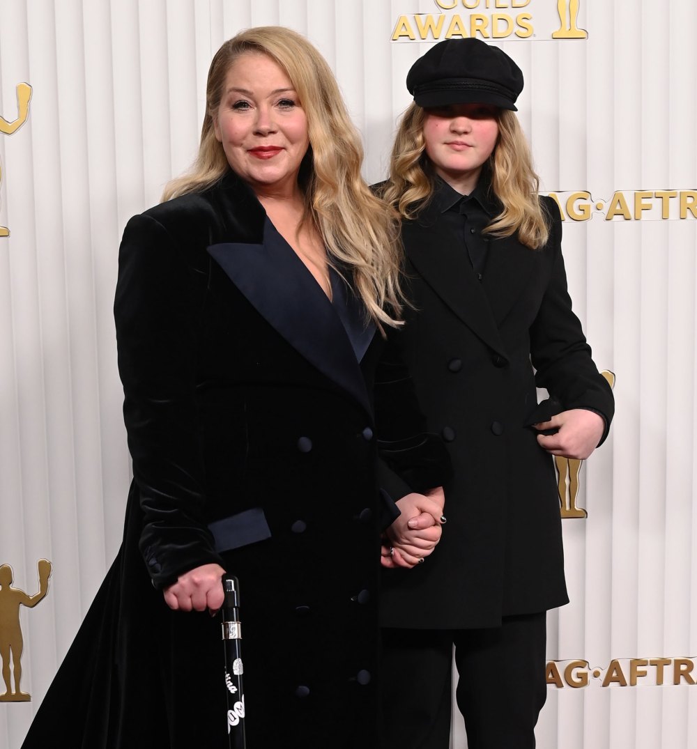 Christina Applegate Attends 2023 SAG Awards With Daughter Sadie After Hinting at Acting Retirement Amid Multiple Sclerosis Battle cane