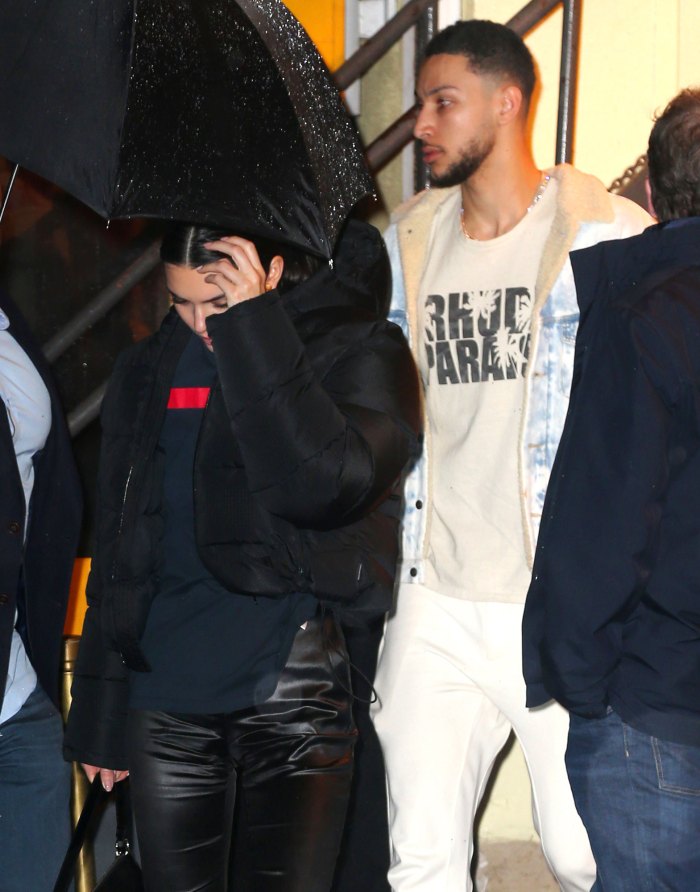 Eiza Gonzalez é vista em um encontro com Kendall Jenner, ex-jogador da NBA, Ben Simmons, em Nova York 2