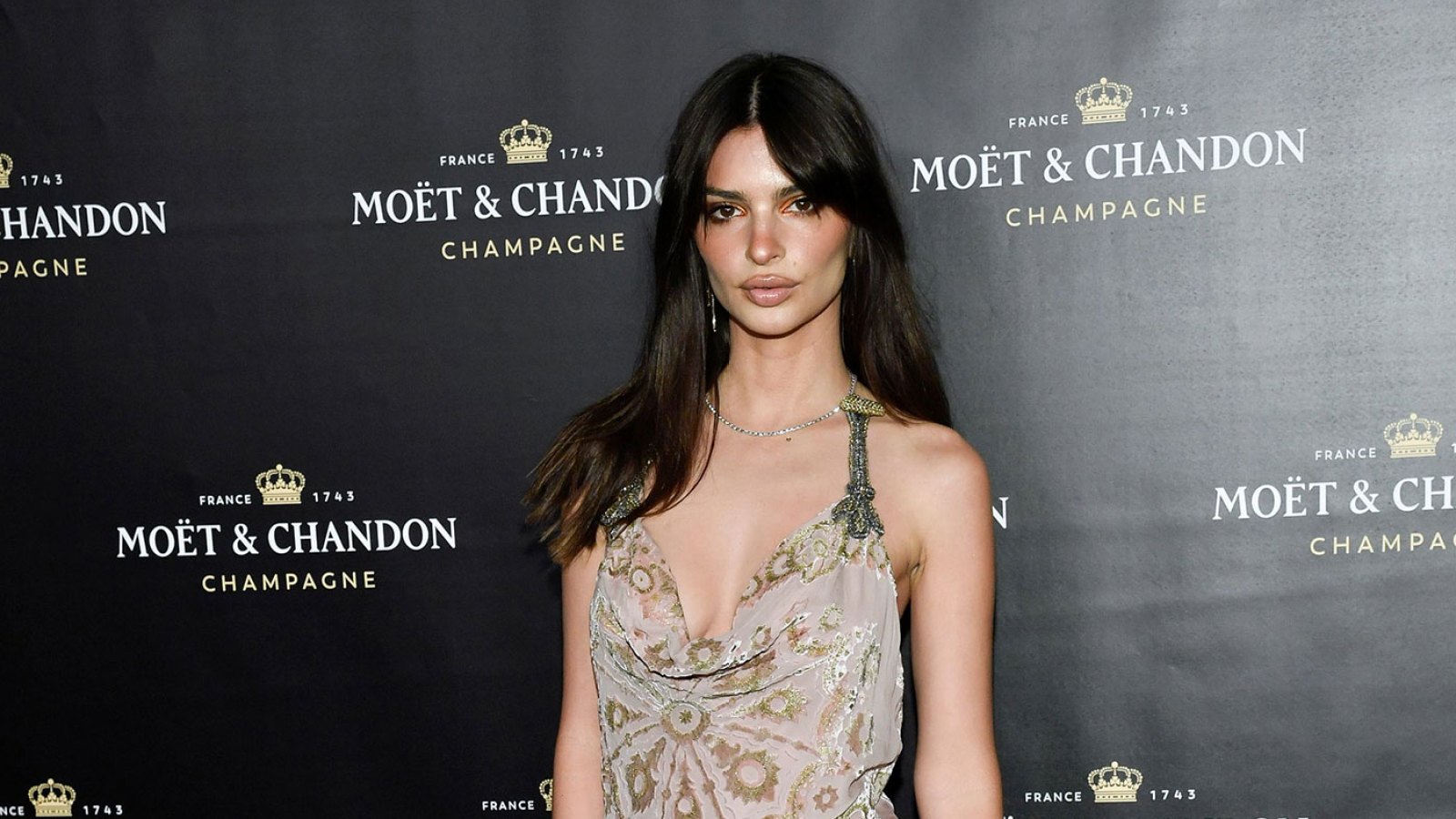 Emily Ratajkowski’s Hairstylist Reveals She Carries Clip-In Bangs to ‘Transform’ the Model’s Hair