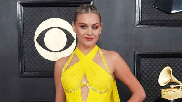 Grammys 2023: Kelsea Ballerini Makes Appearance on the Red Carpet hand on hip