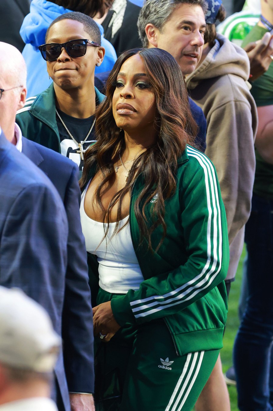 Jay-Z, Damar Hamlin, Sheryl Lee Ralph and More Celebrities Attend Super Bowl 2023- Photos - 689 Neicy Nash