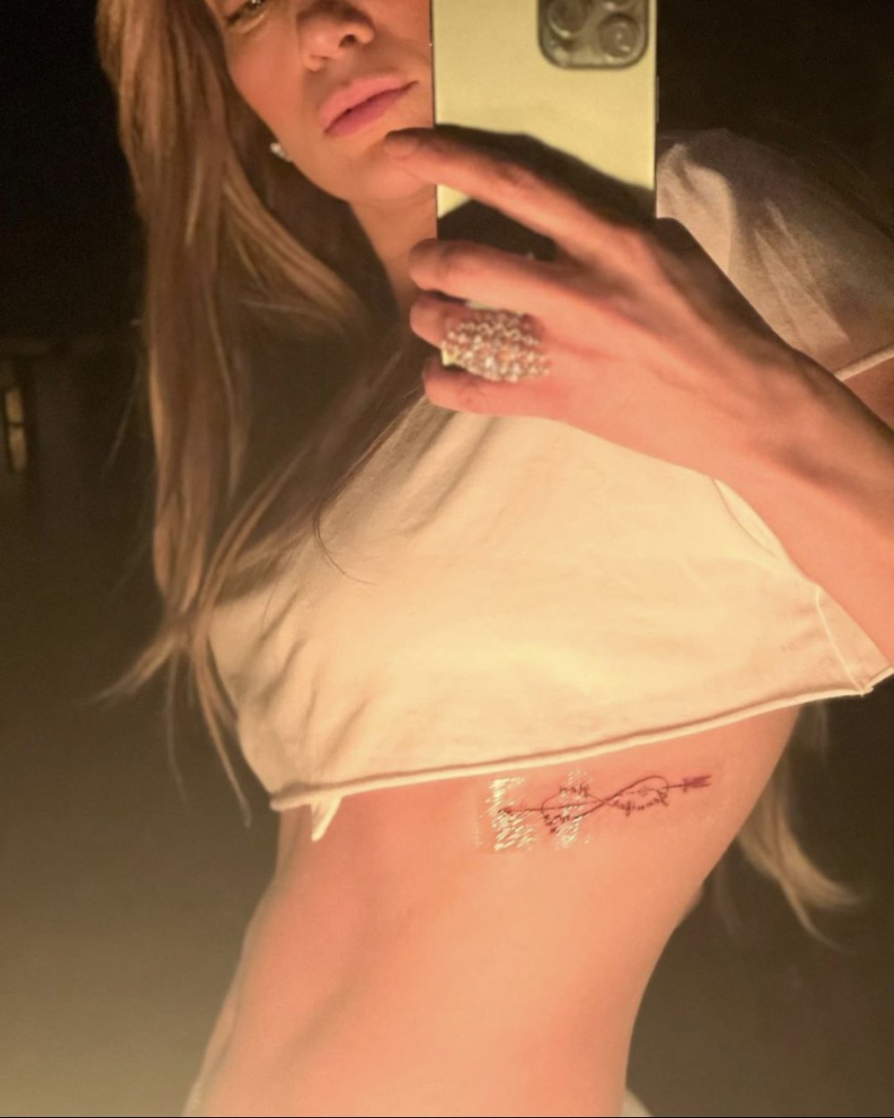 Jennifer Lopez infinity tatoo selfie