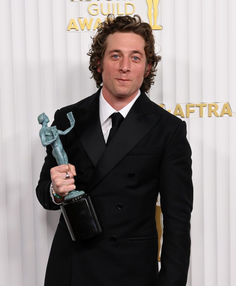 Jeremy Allen White: My SAG Award Will Go in My Daughters' Room