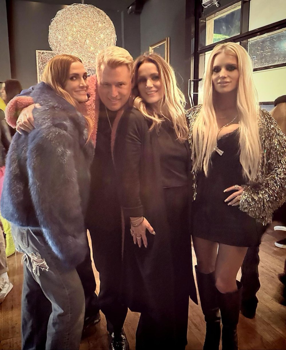Jessica Simpson Shares Rare Family Pic With Parents Joe and Tina Simpson Sister Ashlee Simpson 2
