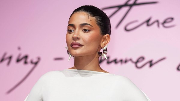Kylie Jenner Details 'Painful' Postpartum Depression After Both Pregnancies White gown