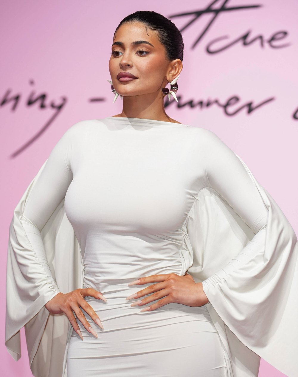 Kylie Jenner Details 'Painful' Postpartum Depression After Both Pregnancies White gown