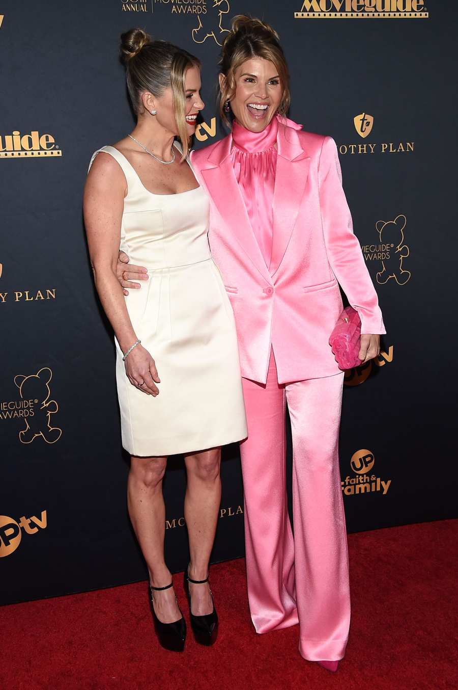 Lori Loughlin Attends 1st Awards Show Since College Admissions Scandal, Reunites With Candace Cameron Bure