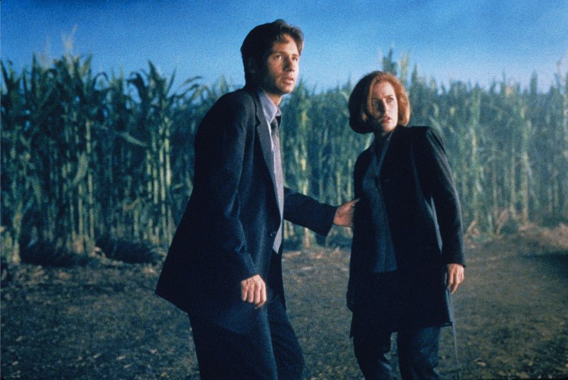 Mulder and Scully The X-Files Gillian Anderson and David Duchovny TV Couples Who Took a Very Long Time to Get Together
