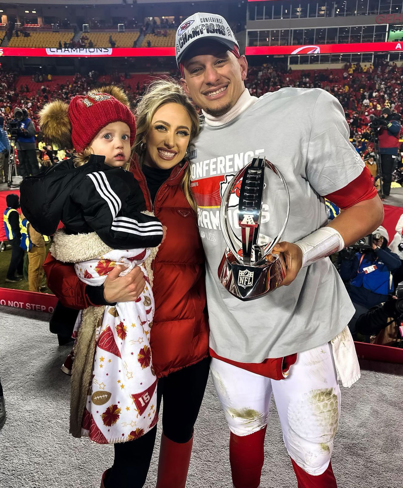 Patrick Mahomes' Wife Brittany Matthews, Kids Land in Arizona for Super Bowl 2023 family