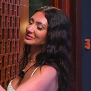 Perfect Match Sneak Peek Francesca Declares Best Kisser in House Amid Connection With The Mole's Dom