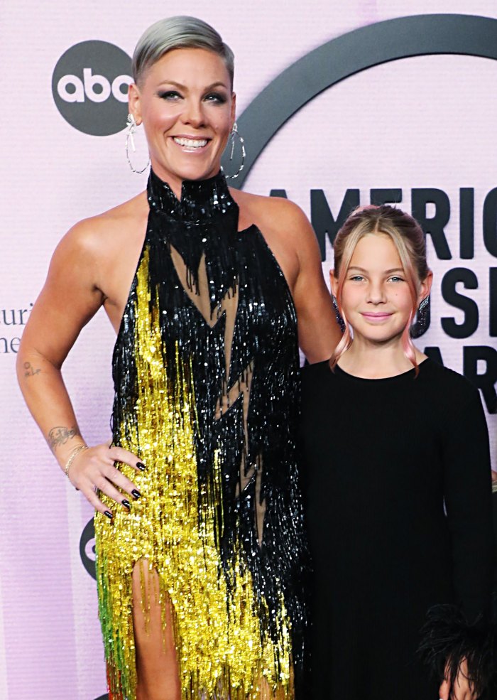 Pink, 11 Yaşındaki Kızı Willow'un Turunda Ücretli Bir İşi Olduğunu Söyledi