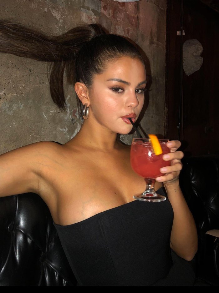 Selena Gomez está 'tirando um segundo' das mídias sociais depois dos rumores de briga entre Kylie Jenner e Hailey Bieber - 367