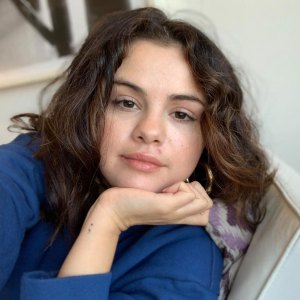 Selena Gomez Makeup Free 2 Feature