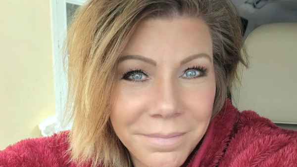 'Sister Wives' Star Meri Brown Clarifies Sexuality Amid Rumors She's Dating Women: 'I am Straight' red fleece jacket