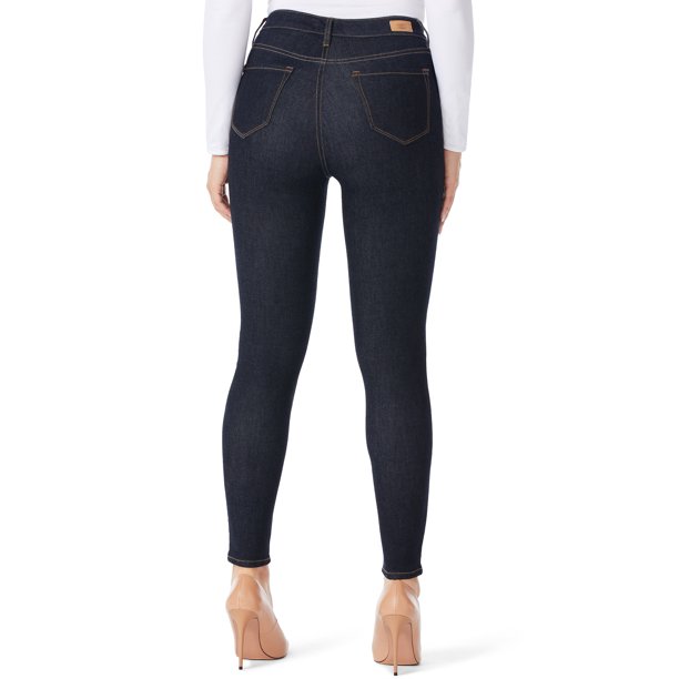 Sofia Vergara Skinny Jeans Are Made to Flatter Curvy Bodies