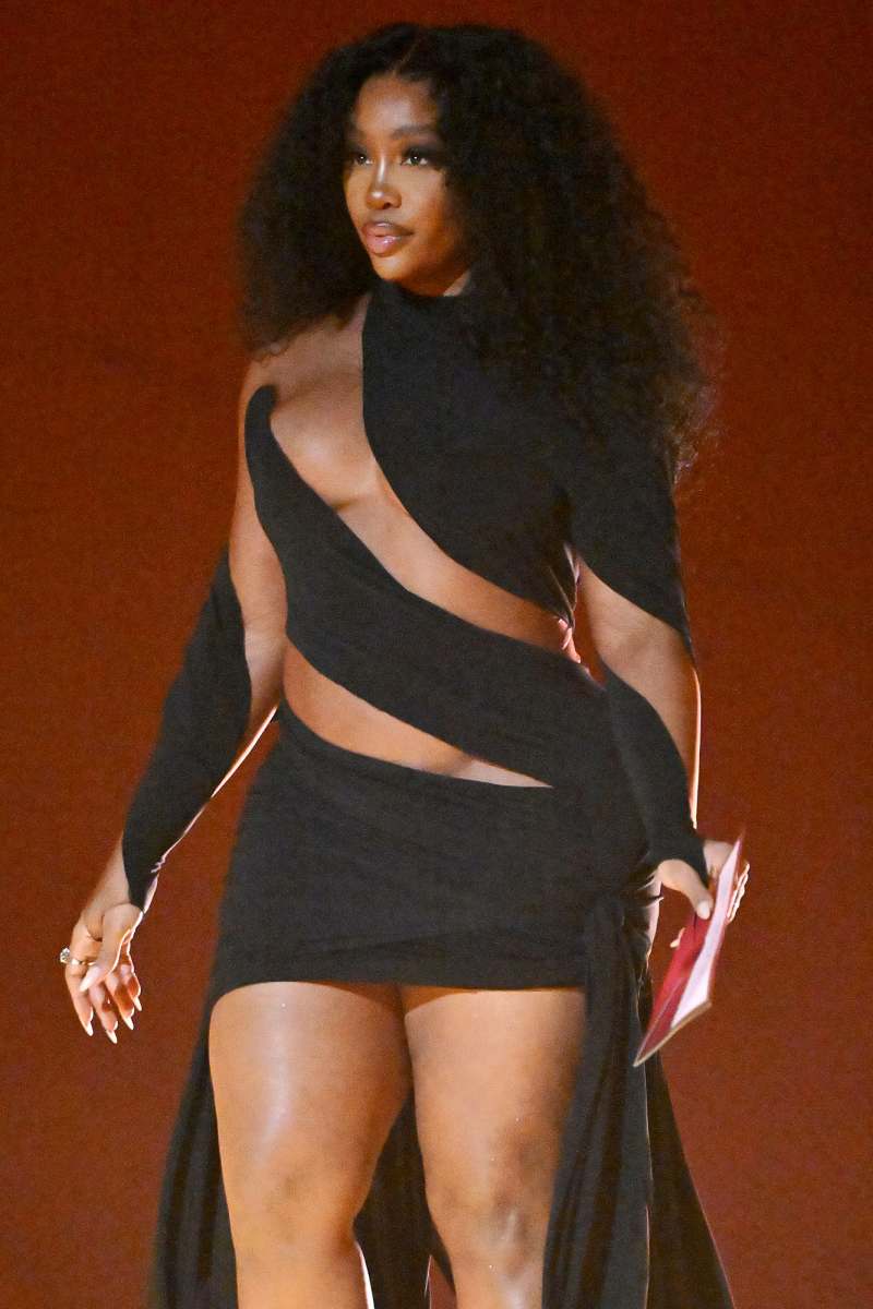 Stars React to Rihanna’s 2023 Super Bowl Halftime Show- Chris Brown, Katy Perry, Shakira and More - 729