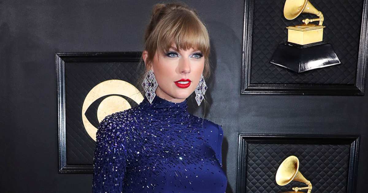 Grammys 2023: Taylor Swift Wears Midnight Blue Gown on Red Carpet | Us Weekly Grammys 2023: Taylor Swift Wears Midnight Blue Gown on Red Carpet | Us Weekly