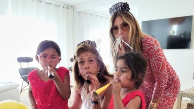 Álbum de família do âncora de notícias de 'Today' Hoda Kotb com filhas e entes queridos: fotos de vestidos vermelhos