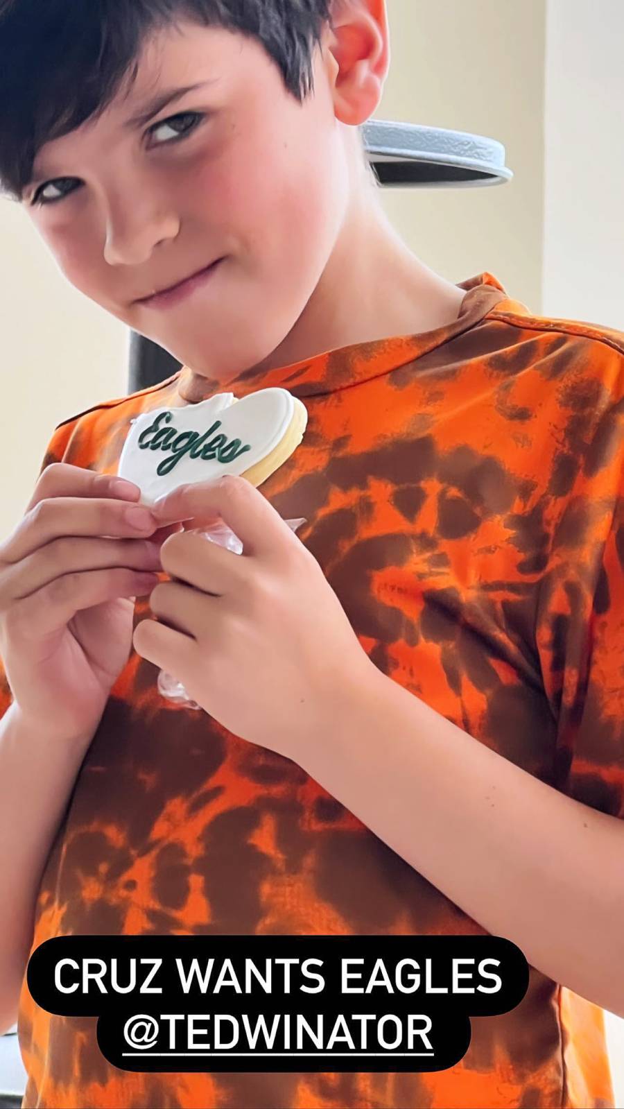 What Celebrities Ate During Super Bowl LVII - 747