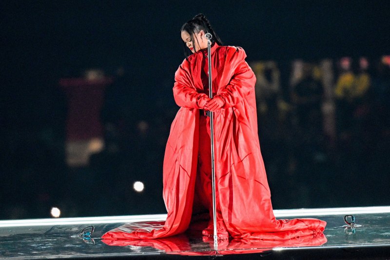 Rihanna Sizzles During Super Bowl Halftime Show: See Her Look