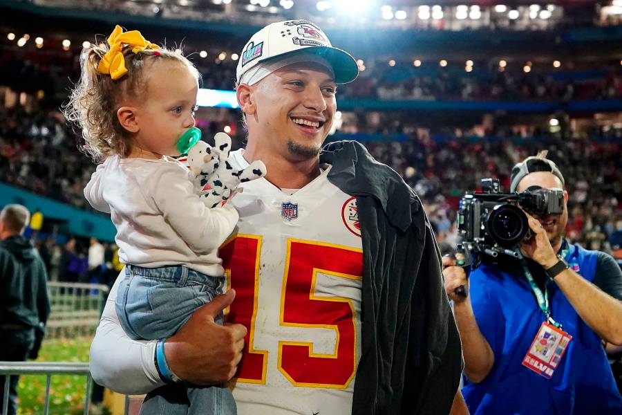 Tom Brady and More NFL Players Celebrating Super Bowl Wins With Their Kids Over the Years - 814 Super Bowl Lvii, Glendale, Arizona, United States - 12 Feb 2023