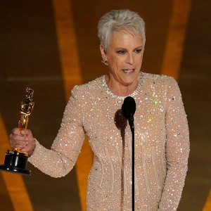 Jamie Lee Curtis Earns 1st Oscar for 'EEAAO'