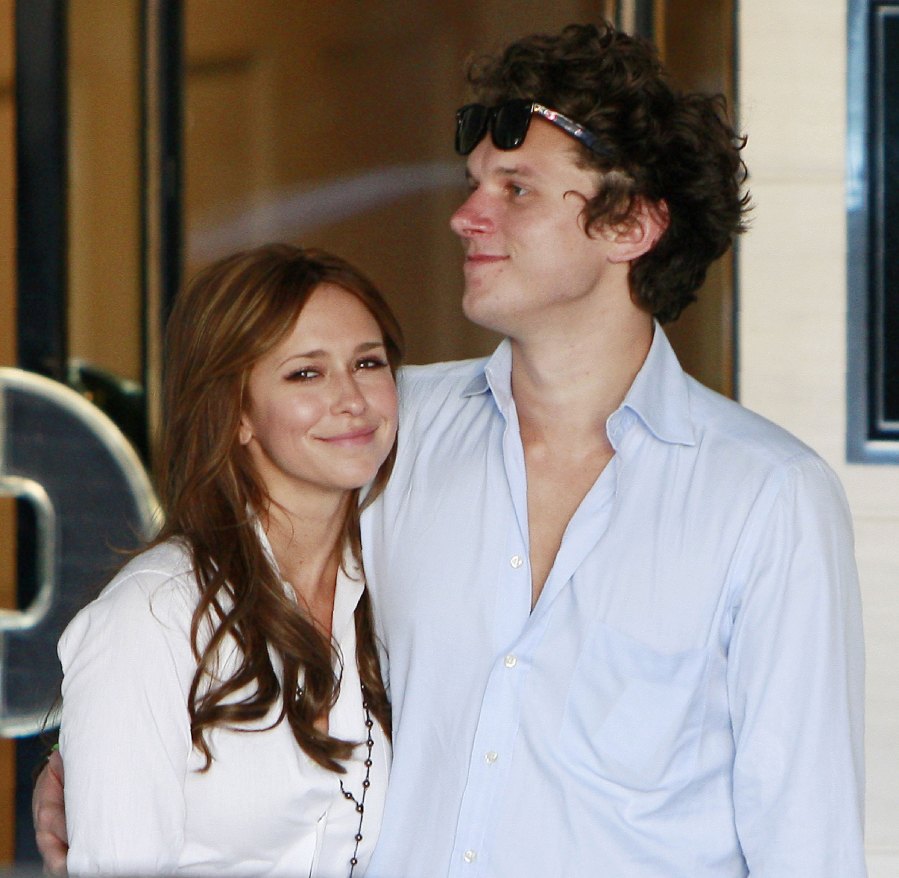 Jennifer Love Hewitt’s Love Life