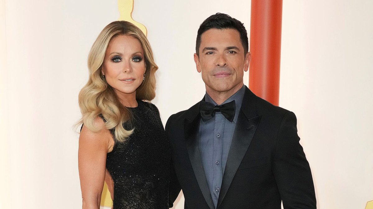Kelly Ripa Says Her 'Biggest Complaint' About Marriage to Mark Consuelos Is How 'Insanely Jealous' He Was- 'That Was a Hard Pillow to Swallow' - 024