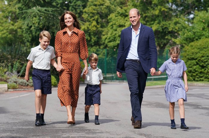 فرزندان شاهزاده ویلیام و پرنسس کیت به مراسم تاج گذاری خواهند پیوست: شاهزاده جورج، پرنسس شارلوت و شاهزاده لوئیس بنا به گزارش ها در صف راهپیمایی خواهند کرد.